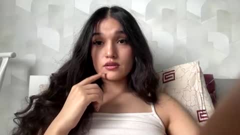 Mia online show from June 30, 10:15 am