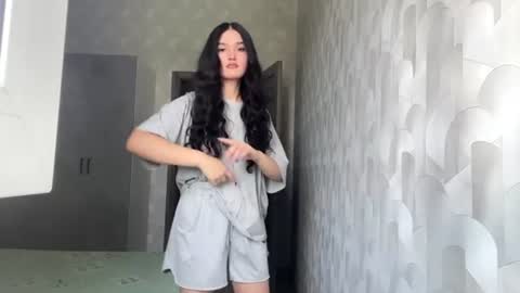 Mia online show from June 13, 5:27 am