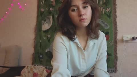 Mia online show from April 24, 2:20 pm