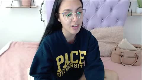 Snapshot of freyja_01 chatting on October 1, 9:42 pm Freyja online show from October 1, 9:42 pm