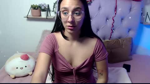 Snapshot of freyja_01 chatting on February 8, 9:25 pm Freyja online show from February 8, 9:25 pm