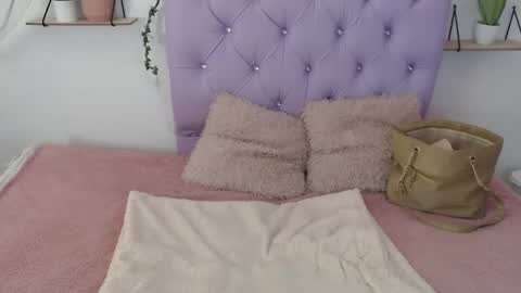 Snapshot of freyja_01 chatting on September 18, 9:24 pm Freyja online show from September 18, 9:24 pm