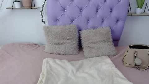 Snapshot of freyja_01 chatting on September 24, 9:25 pm Freyja online show from September 24, 9:25 pm