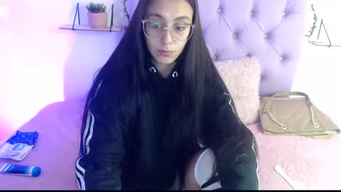 Snapshot of freyja_01 chatting on February 4, 9:52 pm Freyja online show from February 4, 9:52 pm