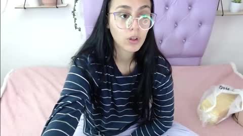 Snapshot of freyja_01 chatting on October 5, 2:27 am Freyja online show from October 5, 2:27 am