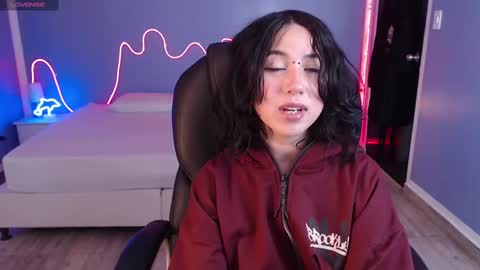 frida_lassi_ online show from February 12, 7:45 pm