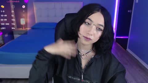 frida_lassi_ online show from December 19, 8:02 pm