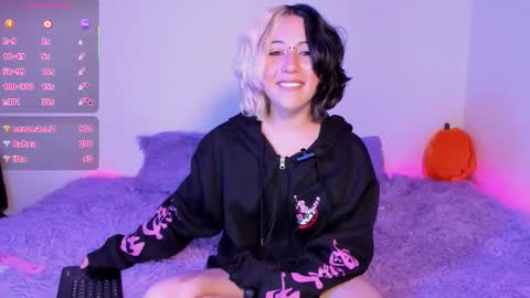 frida_lassi_ online show from September 28, 5:58 am