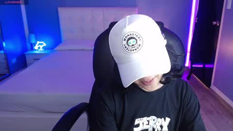 frida_lassi_ online show from January 16, 8:25 pm