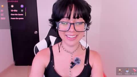 frida_lassi_ online show from January 10, 9:19 pm