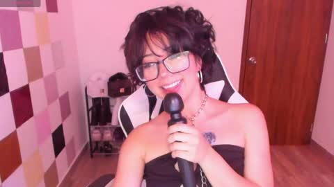 frida_lassi_ online show from April 10, 1:39 pm