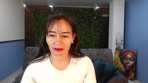 Snapshot of frida_naughtymilf chatting on October 8, 4:55 pm Frida online show from October 8, 4:55 pm