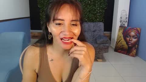 Snapshot of frida_naughtymilf chatting on October 17, 7:17 pm Frida online show from October 17, 7:17 pm