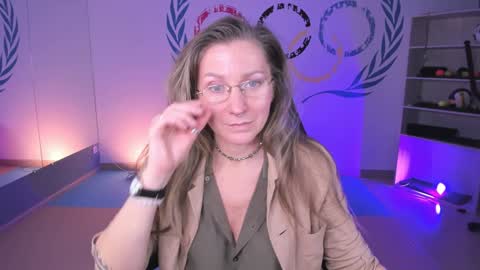 Frida Tander online show from December 6, 9:10 am