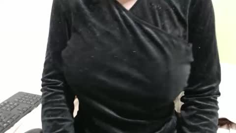 fruity28 online show from November 14, 4:56 am