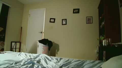 fuzzypeaches87 online show from April 21, 2:51 am