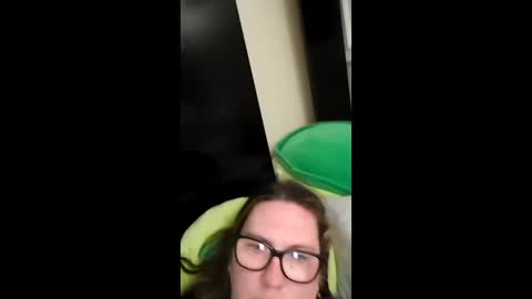 fuzzypeaches87 online show from June 10, 2:11 am