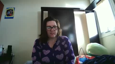 fuzzypeaches87 online show from April 22, 12:13 pm