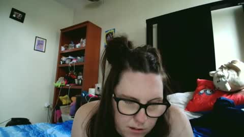 fuzzypeaches87 online show from April 25, 2:47 pm