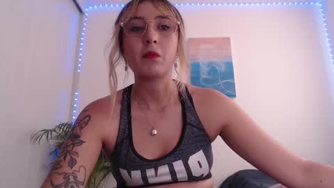 Snapshot of gabb_rioss chatting on March 1, 6:21 pm Gabriela online show from March 1, 6:21 pm