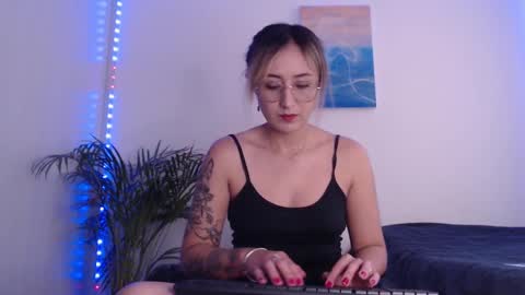 Snapshot of gabb_rioss chatting on March 7, 12:12 pm Gabriela online show from March 7, 12:12 pm