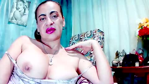 Snapshot of gabriela_sexy chatting on January 15, 12:47 pm Gabriella Lopez online show from January 15, 12:47 pm