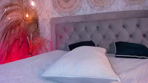   online show from December 18, 2:11 pm