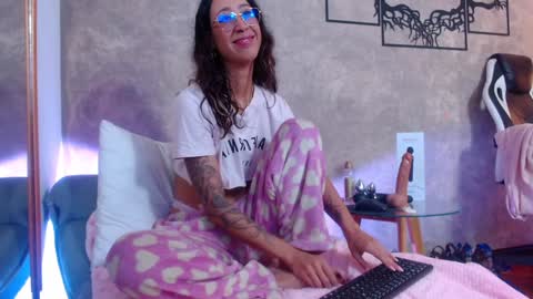 Snapshot of gabypetit chatting on December 27, 12:56 pm Gaby online show from December 27, 12:56 pm