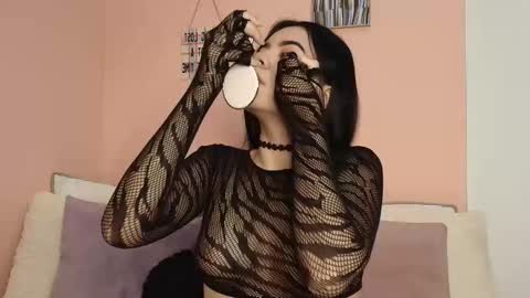 Snapshot of galayounng_ chatting on October 6, 11:27 am Gala Y online show from October 6, 11:27 am