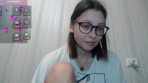 genev__ievee online show from January 18, 4:14 pm