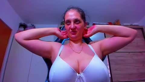genifersweet online show from June 9, 9:30 am