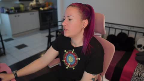 Snapshot of gennyrock chatting on February 21, 12:17 pm Genny Rock and online show from February 21, 12:17 pm