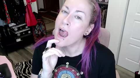 Snapshot of gennyrock chatting on September 13, 12:18 am Genny Rock and online show from September 13, 12:18 am