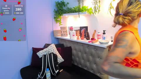 Snapshot of georgina_coule chatting on February 4, 12:11 pm Georgina Coule online show from February 4, 12:11 pm