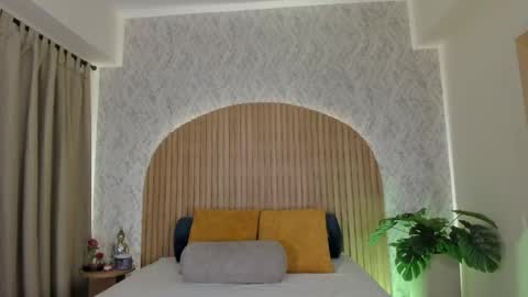 Kendal  online show from April 22, 3:58 am