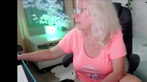 Ghertrudequeen online show from June 4, 4:39 am