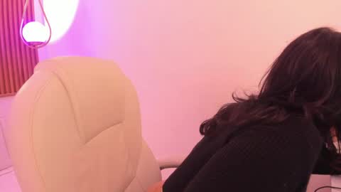 Milaa online show from April 11, 3:56 am