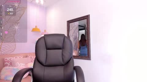 Gia  online show from March 7, 6:33 pm