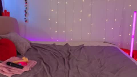 Hi my name is Gianna Im new here but I really like to chat online show from February 27, 9:09 am