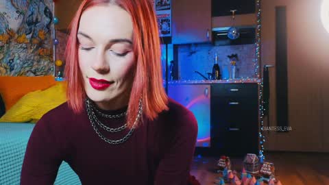Snapshot of giantess_eva chatting on December 24, 11:33 pm Eva online show from December 24, 11:33 pm