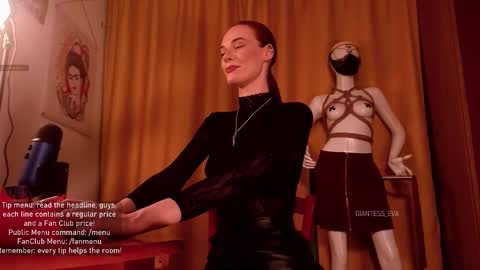 Snapshot of giantess_eva chatting on October 16, 5:04 pm Eva online show from October 16, 5:04 pm