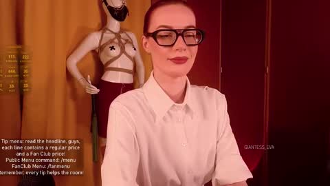 Snapshot of giantess_eva chatting on October 12, 5:15 pm Eva online show from October 12, 5:15 pm