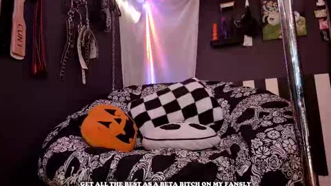 Giggles online show from February 2, 6:07 pm