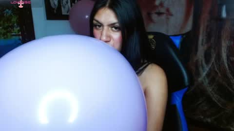 Gigi 3 online show from June 2, 9:27 pm