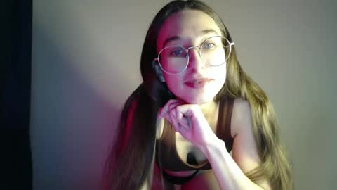 Gigi online show from December 16, 3:32 pm