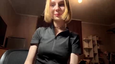 Snapshot of gigikray chatting on October 7, 7:40 pm Molly online show from October 7, 7:40 pm