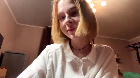 Snapshot of gigikray chatting on October 8, 7:51 pm Molly online show from October 8, 7:51 pm