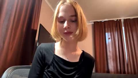 Snapshot of gigikray chatting on October 5, 12:21 pm Molly online show from October 5, 12:21 pm