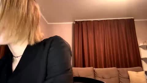 Snapshot of gigikray chatting on October 14, 7:27 pm Molly online show from October 14, 7:27 pm