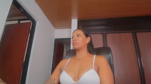 Snapshot of gigimiler8 chatting on September 22, 8:51 pm Sharlotte online show from September 22, 8:51 pm